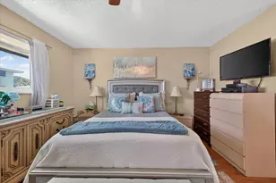55 SE 14th St, Boca Raton, FL 33432 - Photo 16