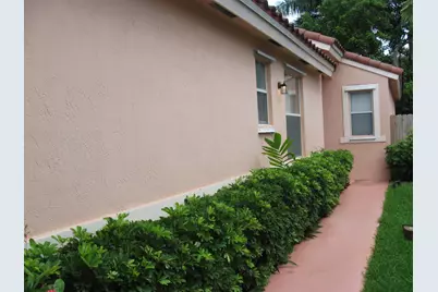 10232 SW 16th Court, Pembroke Pines, FL 33025 - Photo 2