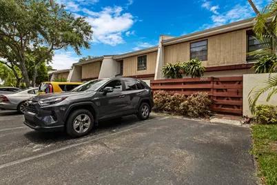 3015 Oaktree Lane #Unit 277, Hollywood, FL 33021 - Photo 2