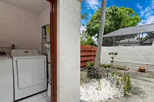 3015 Oaktree Ln, Hollywood, FL 33021 - Photo 18