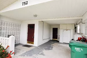 752 Oak St, Port Saint Lucie, FL 34952 - Photo 2