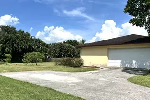 36911 3rd St, Canal Point, FL 33438 - Photo 4