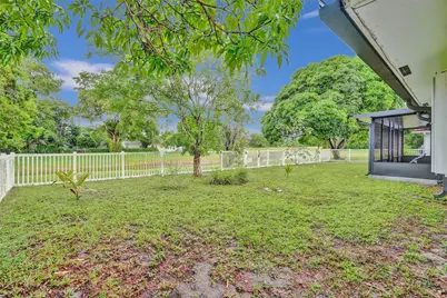 7008 NW 81st Street, Tamarac, FL 33321 - Photo 6
