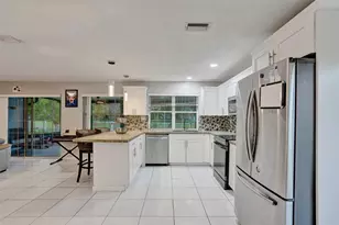 7008 NW 81st St, Tamarac, FL 33321 - Photo 10