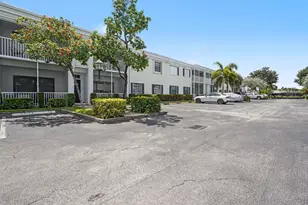 130 Cypress Club Dr, Pompano Beach, FL 33060 - Photo 34