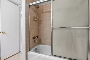 25 Colonial Club Dr, Boynton Beach, FL 33435 - Photo 12