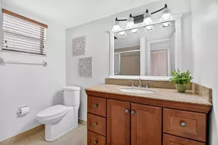 25 Colonial Club Dr, Boynton Beach, FL 33435 - Photo 10