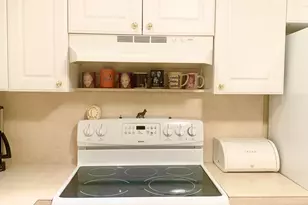 81 Kingswood E, West Palm Beach, FL 33417 - Photo 10