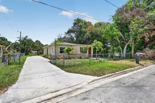 426 N 19th St, Fort Pierce, FL 34950 - Photo 2