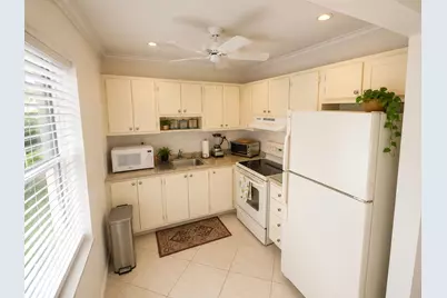 567 Burgundy L, Delray Beach, FL 33484 - Photo 6