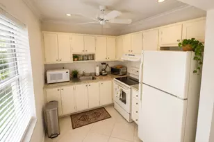 567 Burgundy L, Delray Beach, FL 33484 - Photo 6