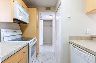 10106 Twin Lakes Dr, Coral Springs, FL 33071 - Photo 6