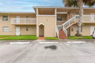 10106 Twin Lakes Dr, Coral Springs, FL 33071 - Photo 2