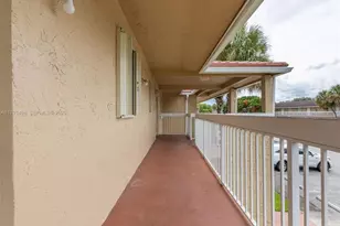 10106 Twin Lakes Dr, Coral Springs, FL 33071 - Photo 4