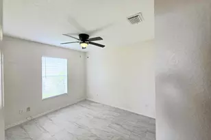 569 E Ridge Cir N, Boynton Beach, FL 33435 - Photo 10