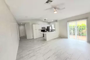 569 E Ridge Cir N, Boynton Beach, FL 33435 - Photo 2