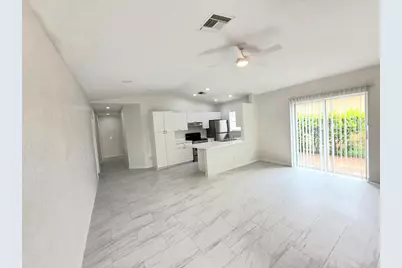 569 E Ridge Circle N, Boynton Beach, FL 33435 - Photo 2