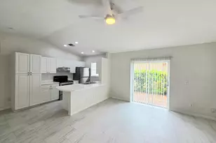 569 E Ridge Cir N, Boynton Beach, FL 33435 - Photo 1