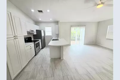 569 E Ridge Circle N, Boynton Beach, FL 33435 - Photo 4