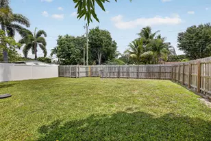 2427 Harding St, Hollywood, FL 33020 - Photo 32