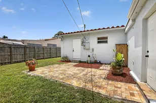 2427 Harding St, Hollywood, FL 33020 - Photo 38