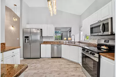 8021 Via Hacienda, Riviera Beach, FL 33418 - Photo 12