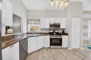 8021 Via Hacienda, Riviera Beach, FL 33418 - Photo 10