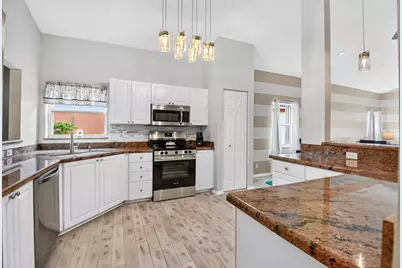 8021 Via Hacienda, Riviera Beach, FL 33418 - Photo 10