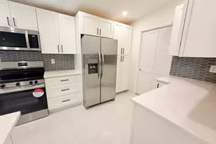 345 Pinehurst Rd, Palm Springs, FL 33461 - Photo 2