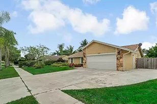 427 Las Palmas St, Royal Palm Beach, FL 33411 - Photo 2
