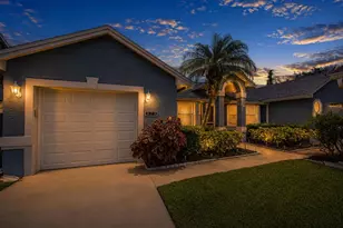 371 NW Sherry Ln, Port Saint Lucie, FL 34986 - Photo 2