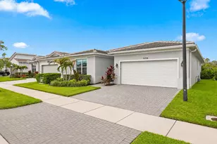 11724 SW Aquila Wy, Port Saint Lucie, FL 34987 - Photo 2