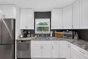 5912 Pinetree Dr, Fort Pierce, FL 34982 - Photo 8