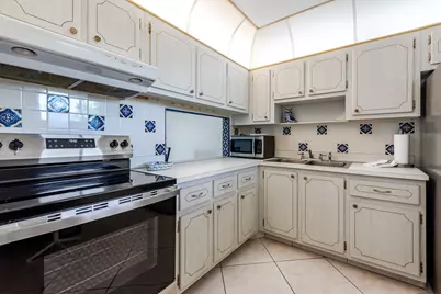 2615 Garden Drive N #307, Lake Worth, FL 33461 - Photo 6