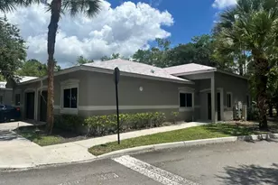 220 Crestwood Cir, Royal Palm Beach, FL 33411 - Photo 4