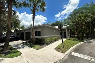 220 Crestwood Cir, Royal Palm Beach, FL 33411 - Photo 2