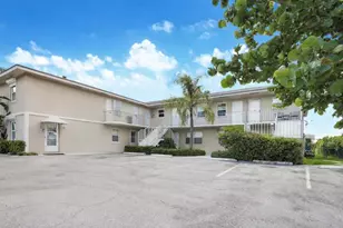 370 Wilma Cir, Riviera Beach, FL 33404 - Photo 2