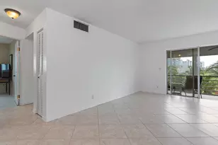 300 NE 14th Ave, Hallandale, FL 33009 - Photo 18