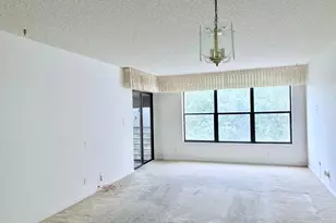 2314 S Cypress Bend Dr, Pompano Beach, FL 33069 - Photo 2