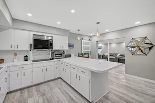 1570 NE 30th Pl, Oakland Park, FL 33334 - Photo 18