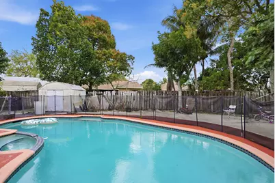 1301 SW 75th Avenue, North Lauderdale, FL 33068 - Photo 22