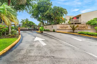 612 Executive Center Drive #107, West Palm Beach, FL 33401 - Photo 12