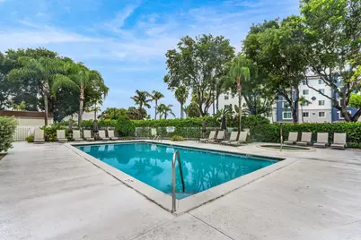 612 Executive Center Drive #107, West Palm Beach, FL 33401 - Photo 10