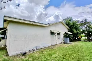 9500 NW 70th St, Tamarac, FL 33321 - Photo 24