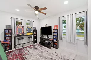 141 SE 8th St, Pompano Beach, FL 33060 - Photo 16