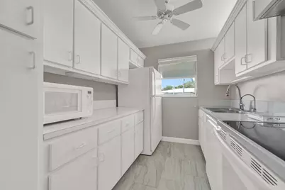 185 High Point Terrace E #B, Delray Beach, FL 33445 - Photo 6