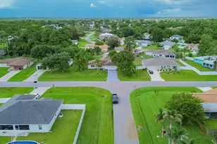 922 SE Thornhill Dr, Port Saint Lucie, FL 34983 - Photo 22