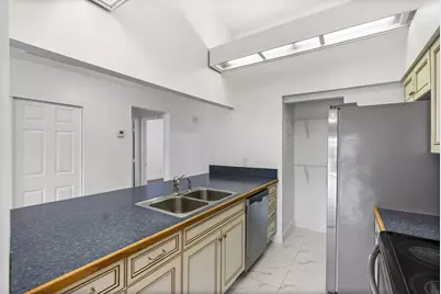 1213 NW 122nd Terrace, Pembroke Pines, FL 33026 - Photo 8