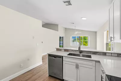 16358 SW 8th Street, Pembroke Pines, FL 33027 - Photo 4
