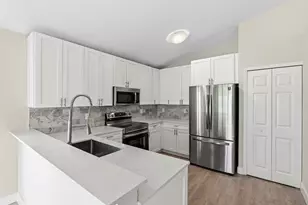 16358 SW 8th St, Pembroke Pines, FL 33027 - Photo 2